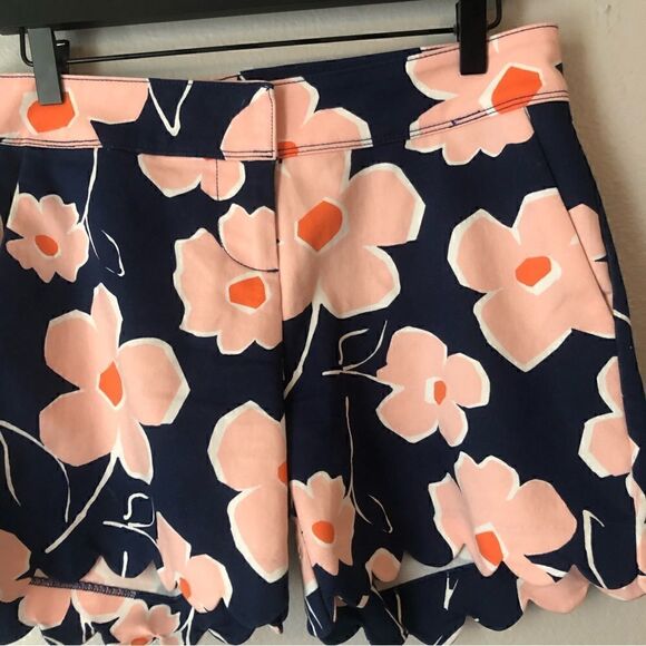 Isaac Mizrahi retro floral print shorts with scalloped hem - Picture 2 of 8
